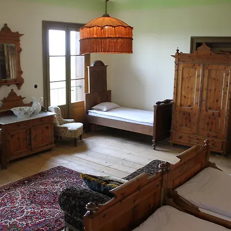 مزرعة للإقامة Villa Mestni Hill